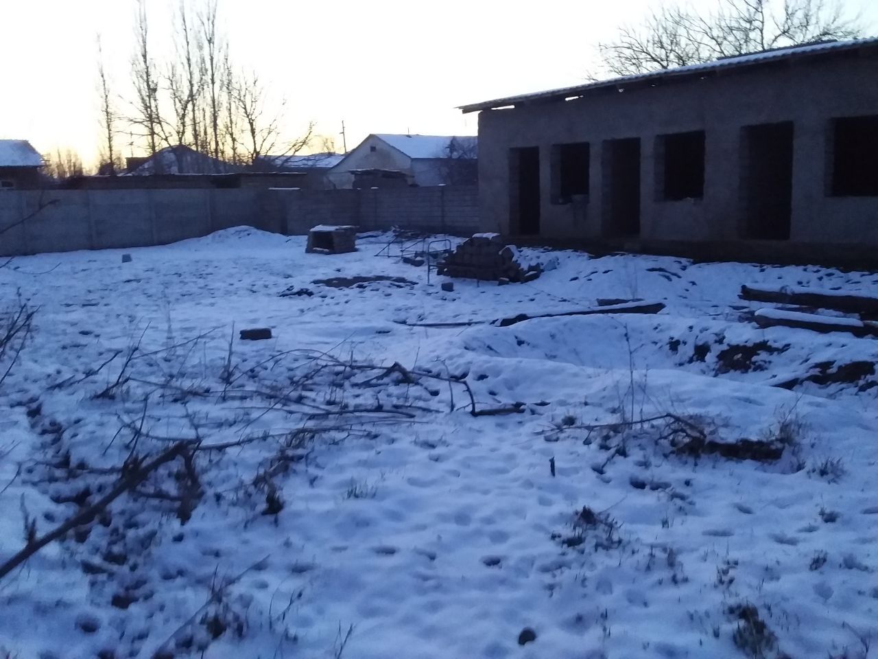 6 sotx uchastka sotiladi