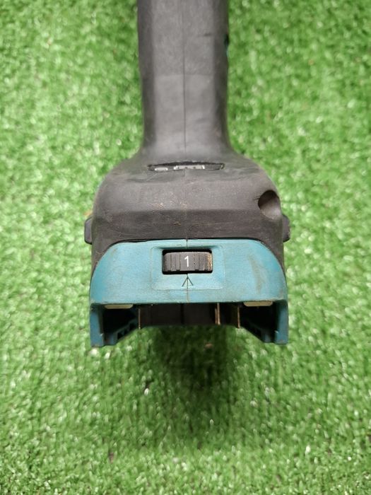Безчетков шлайф на Makita DGA511 с регулаж на оборотите