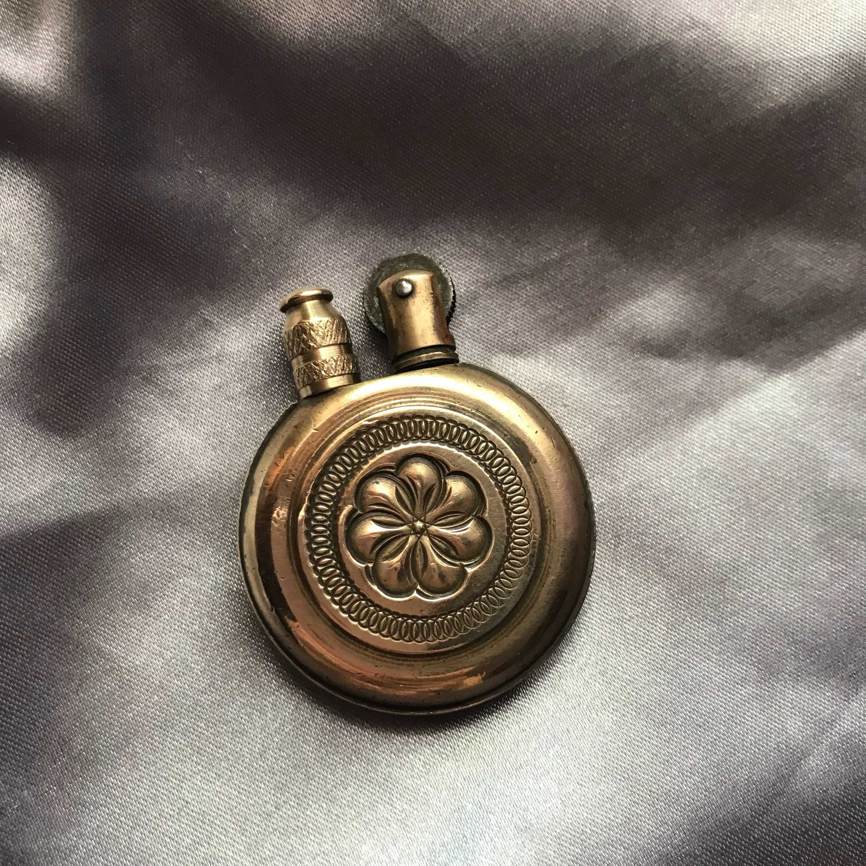 Старинная коллекционная зажигалка