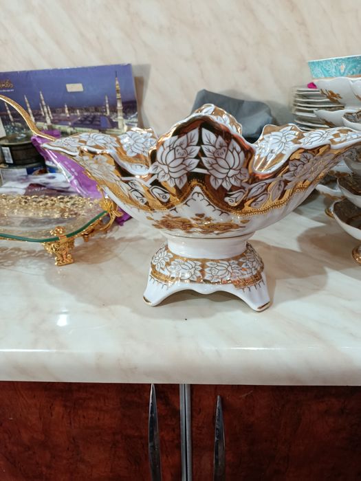 Посуды белые с золотом. ок чинни идиш. oq chinni idish