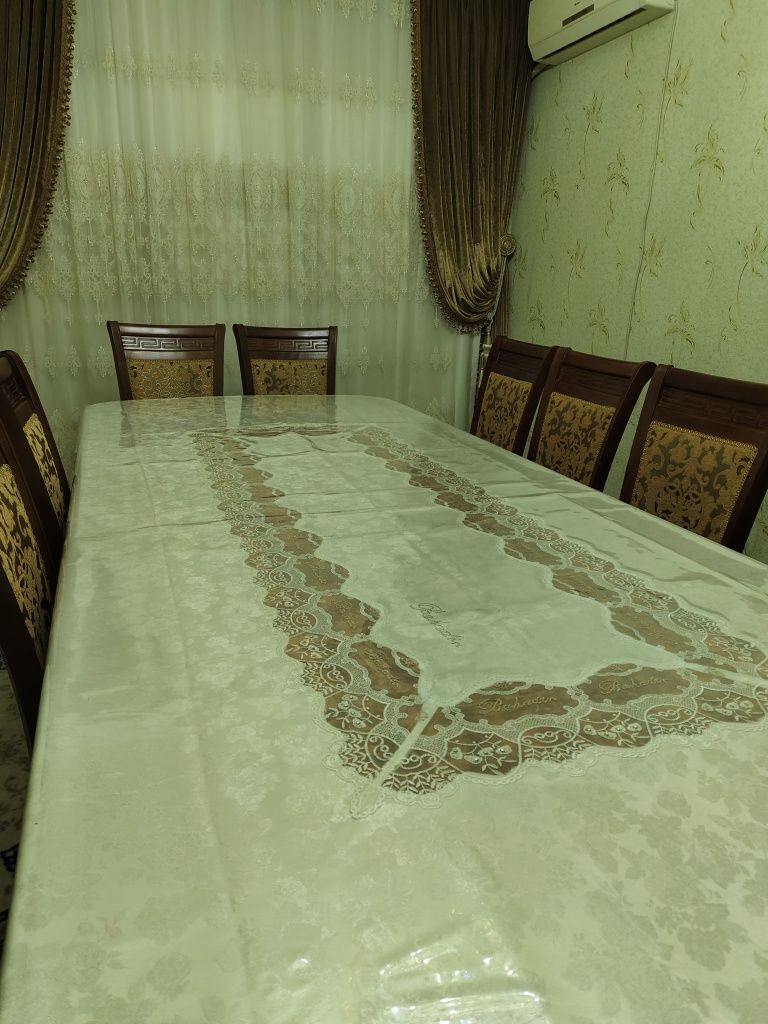 Продается срочно стол стульями