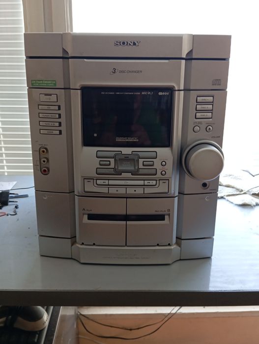 Продавам музикална уредба SONY