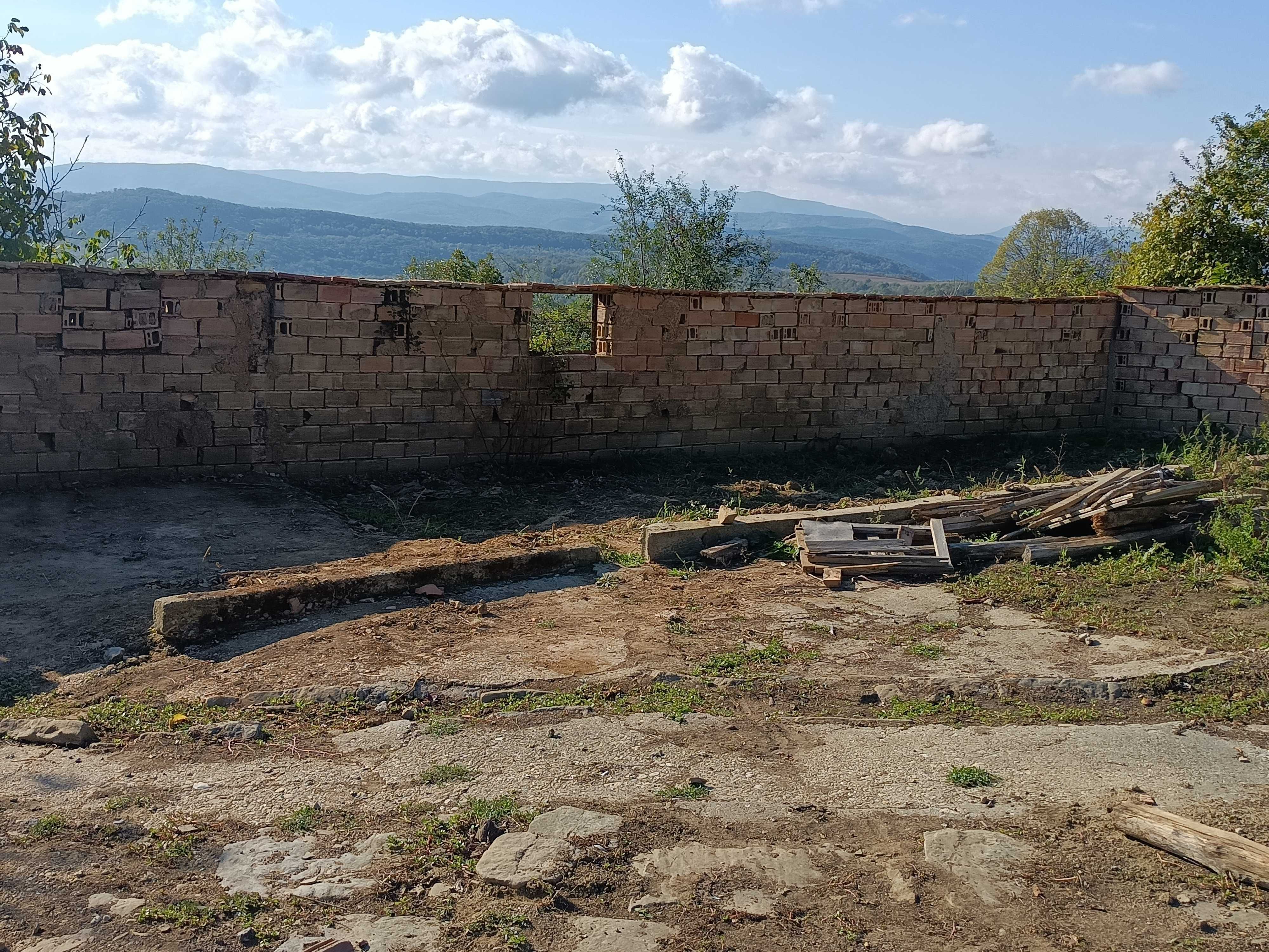 Продавам къща в село Черни Бряг община Антоново