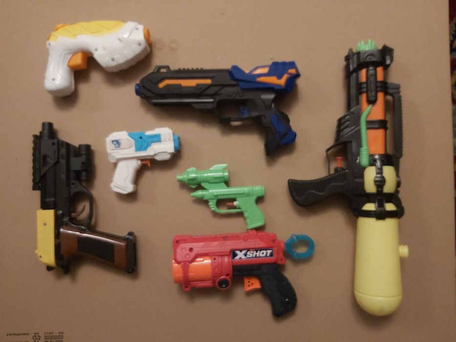 Lot 7 pistoale de jucarie din plastic la super pret