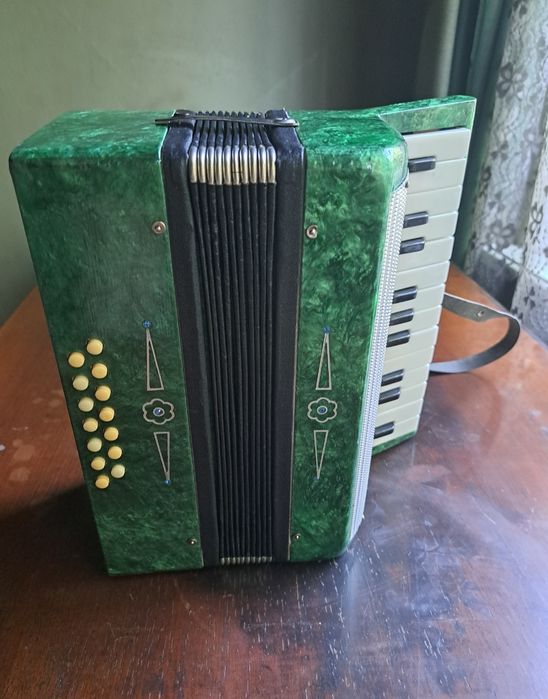 Аккордеон "Малыш".Оригинал.СССР.Винтаж.Эксклюзив.Цена-50 000 тн.