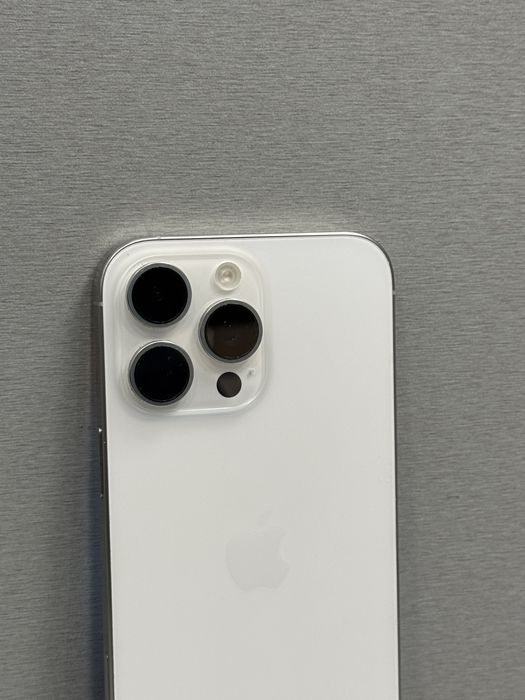 Продавам перфектен iPhone 16 PRO MAX 90 цикъла
