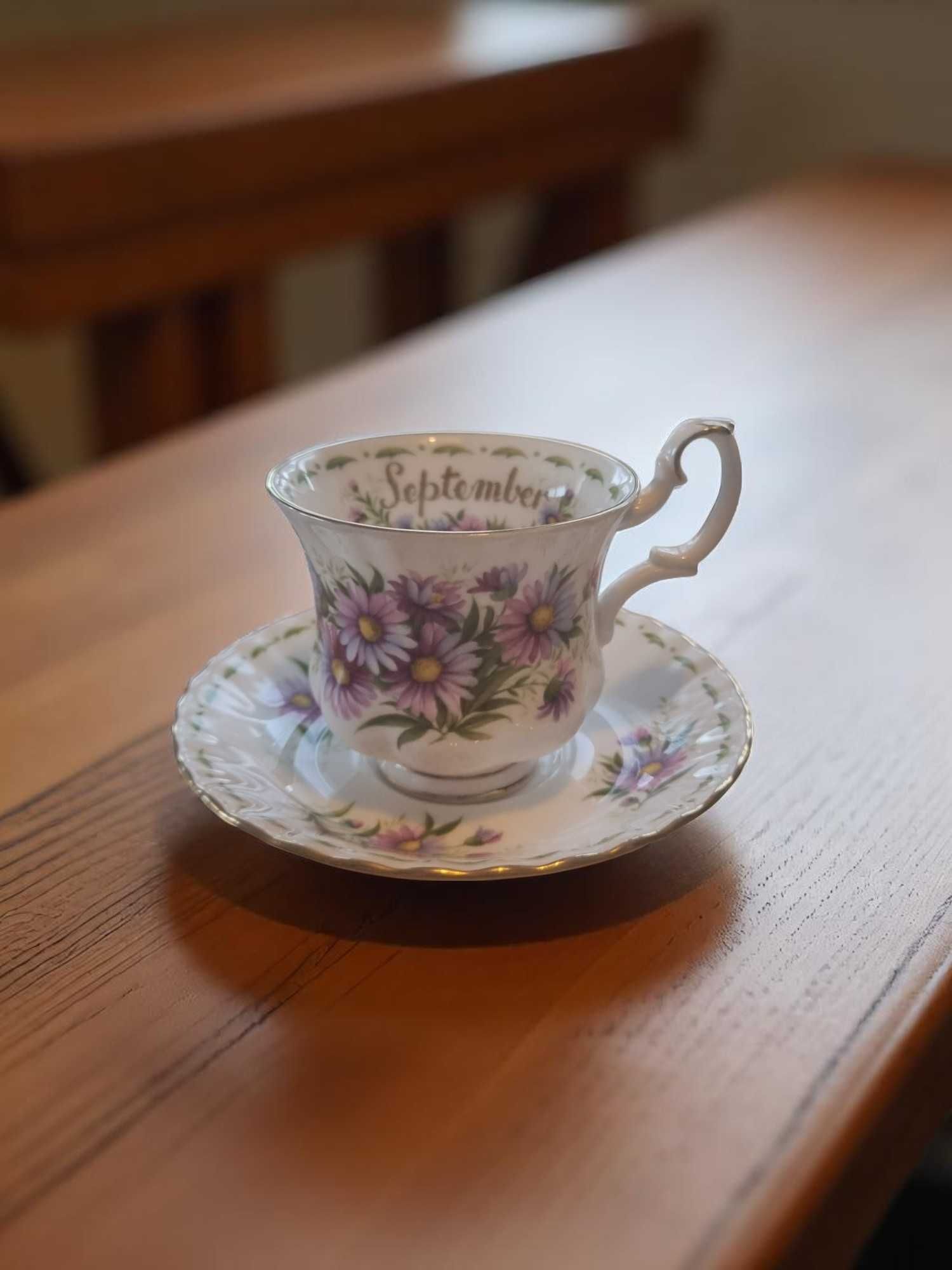 Чаени чаши Royal Albert  /Flower of the month