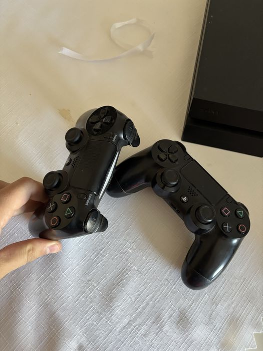 Playstation 4 1TB + 2 manete + Fifa