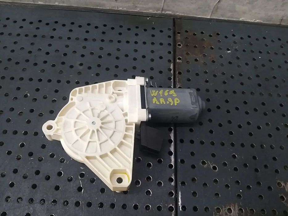 Motoras macara dreapta spate mercedes a class w169 996147102 7746013302 a1698204642