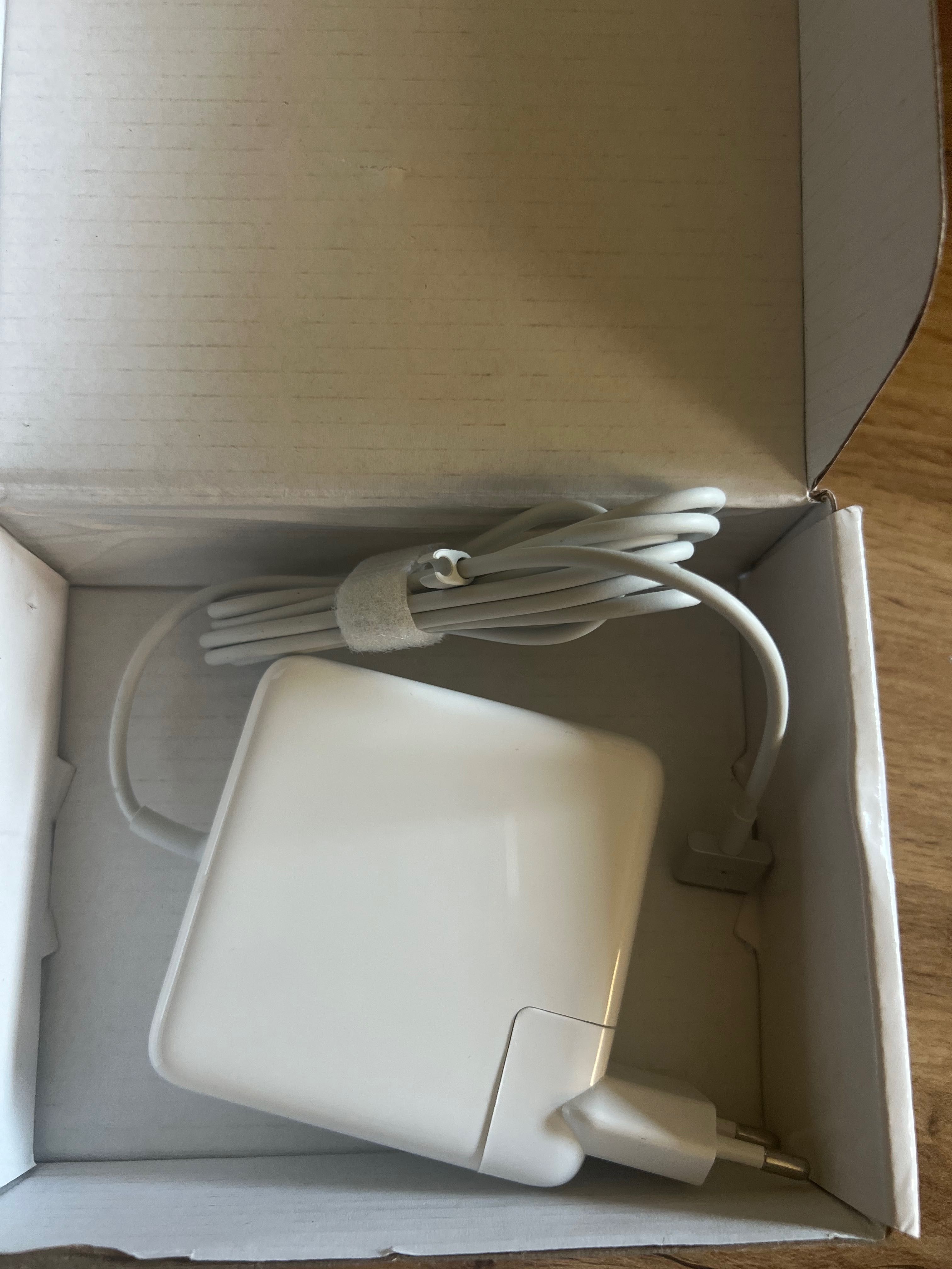 Захранващ адаптер за Apple MacBook (MagSafe 2 – 85W)