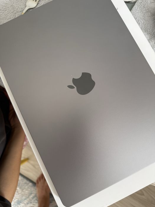 СРОЧНО продается Apple MacBook Air 15 2023 в отличном состоянии