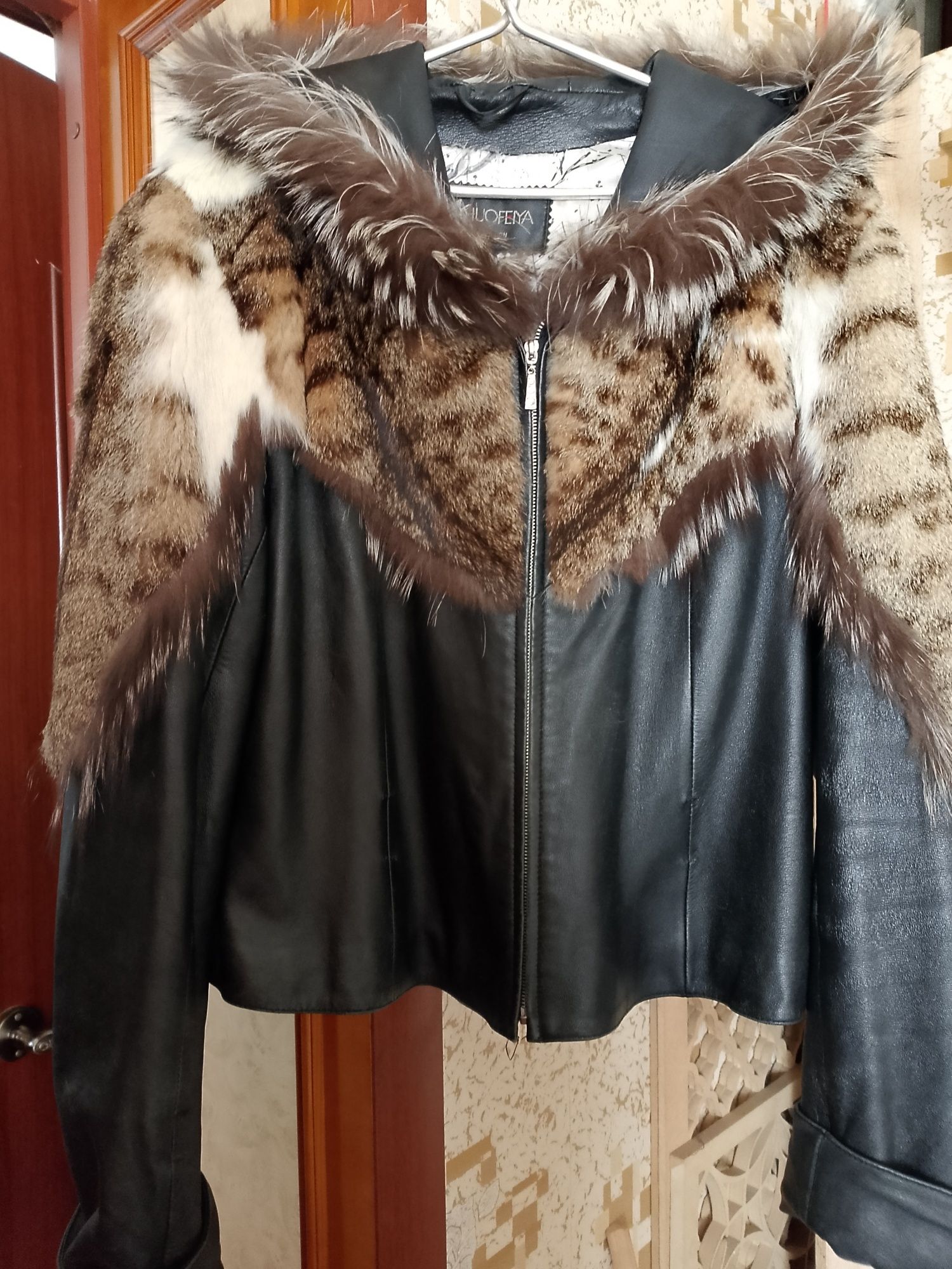 Продам куртку  женскую,кожаную.