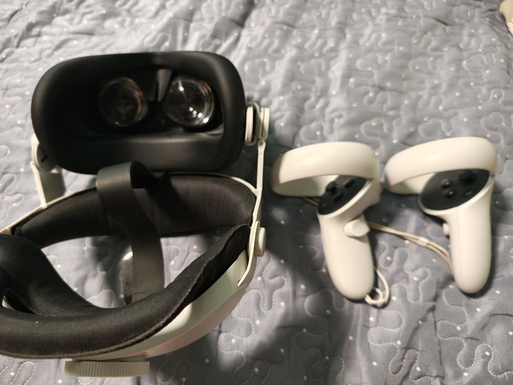 Ochelari VR Meta Oculus Quest 2 – folosiți, stare foarte bună