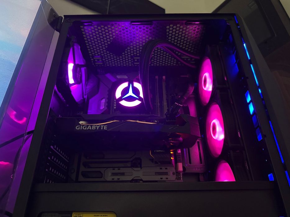 Vand Schimb Pc gaming i5 32Gb Ram RTX 2060Super 8Gb SSD 500Gb RGB