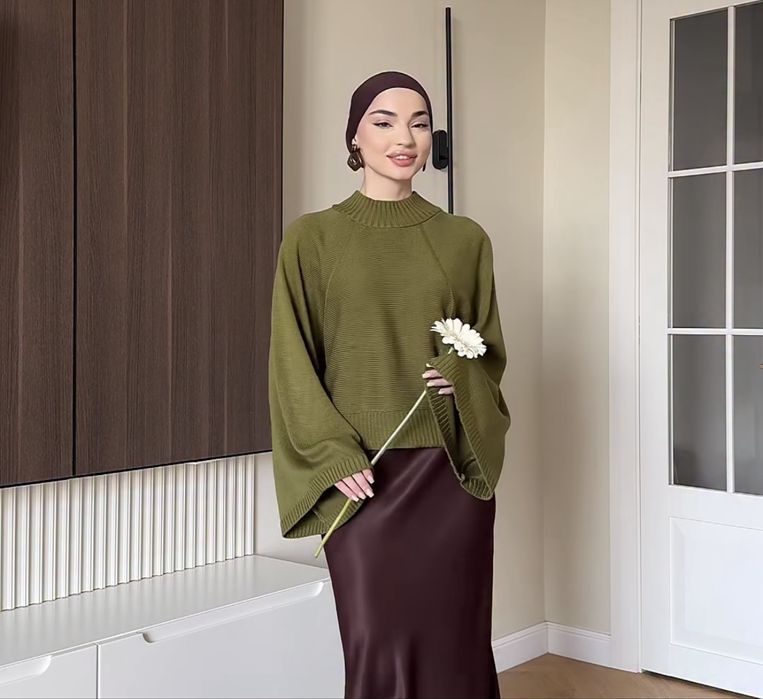 Продам свитер в трендовом оттенке