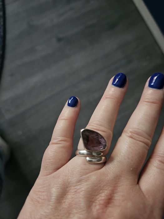 Vand inel din argint 825 si ametist masiv.