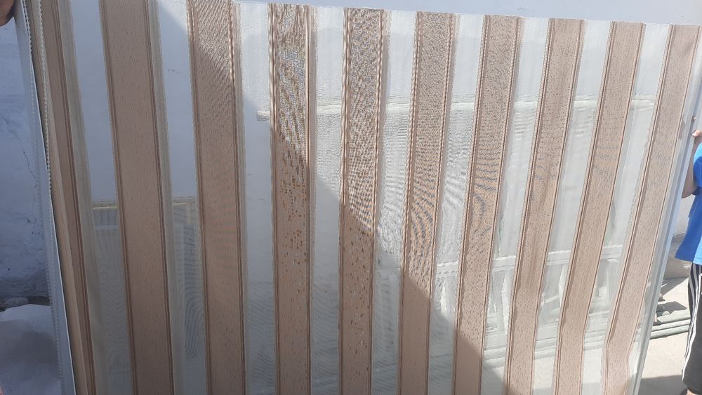 Жалюзи новые бежевые