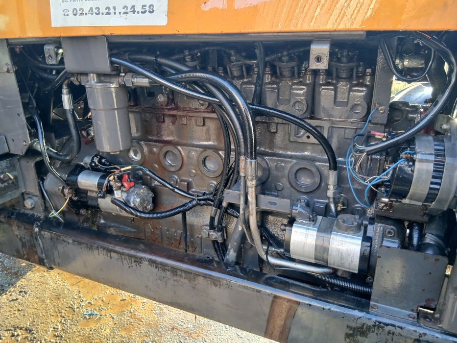 Tractor Renault 106.14 4x4 în 6 cilindri 96 cp POMPA DEFECTA !