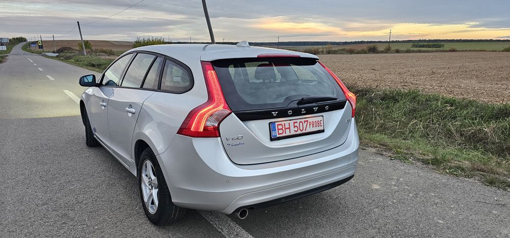 VOLVO V60 D3 2.0D Automat 2017 150cp