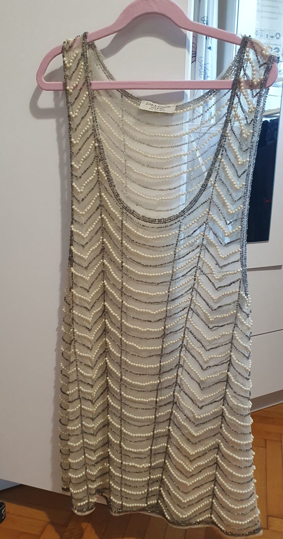 Rochie cu perle cusute manual Zara