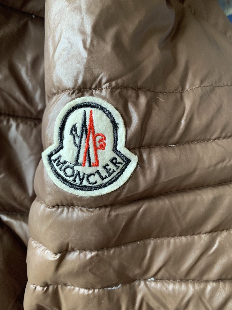 Яке Moncler оригинално