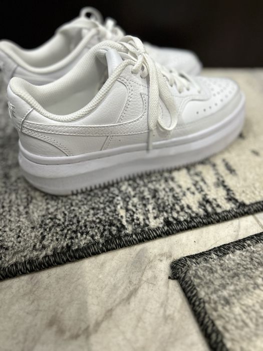 Маратонки кожени Nike