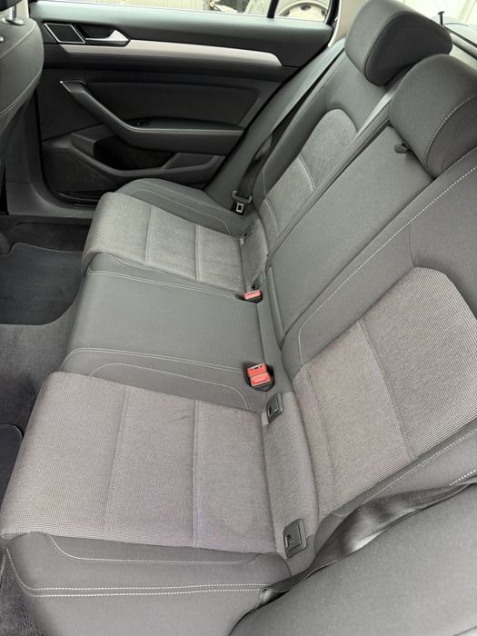 Vând volkswagen passat