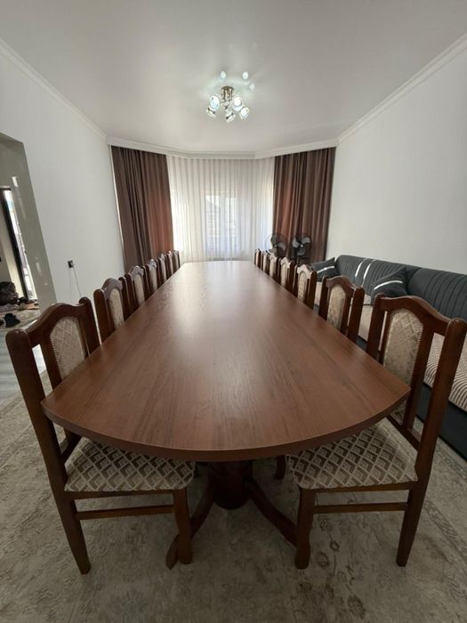 Стол и стулья ! 18 стульев ,5 метров