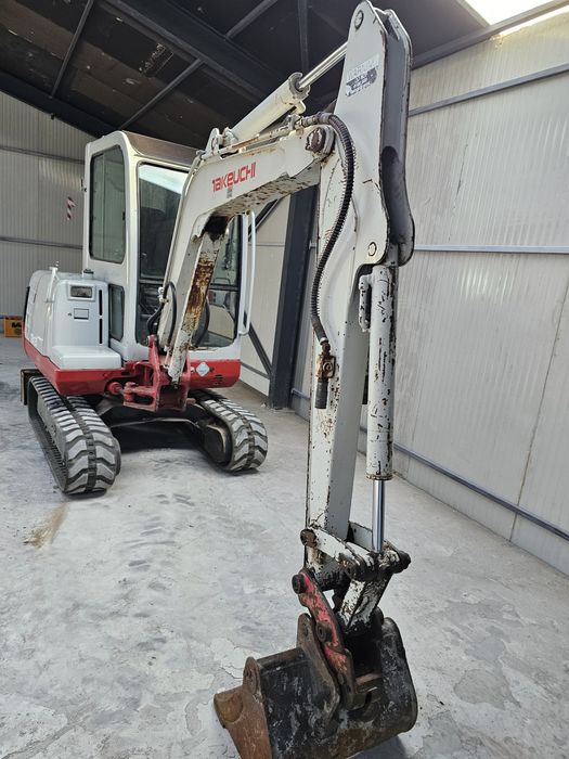 Miniexcavator Tacheuchi de 2,8 tone adus recent