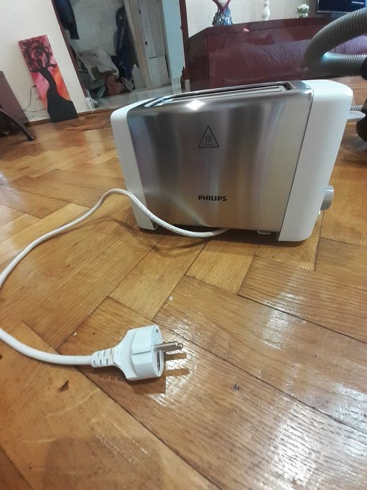 Prajitor de pâine Philips  si ceas electronic