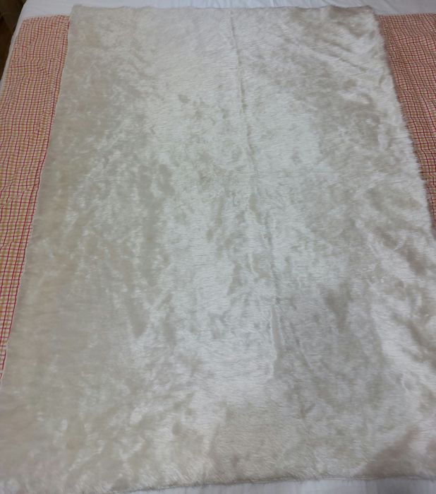 Бели единични китеници