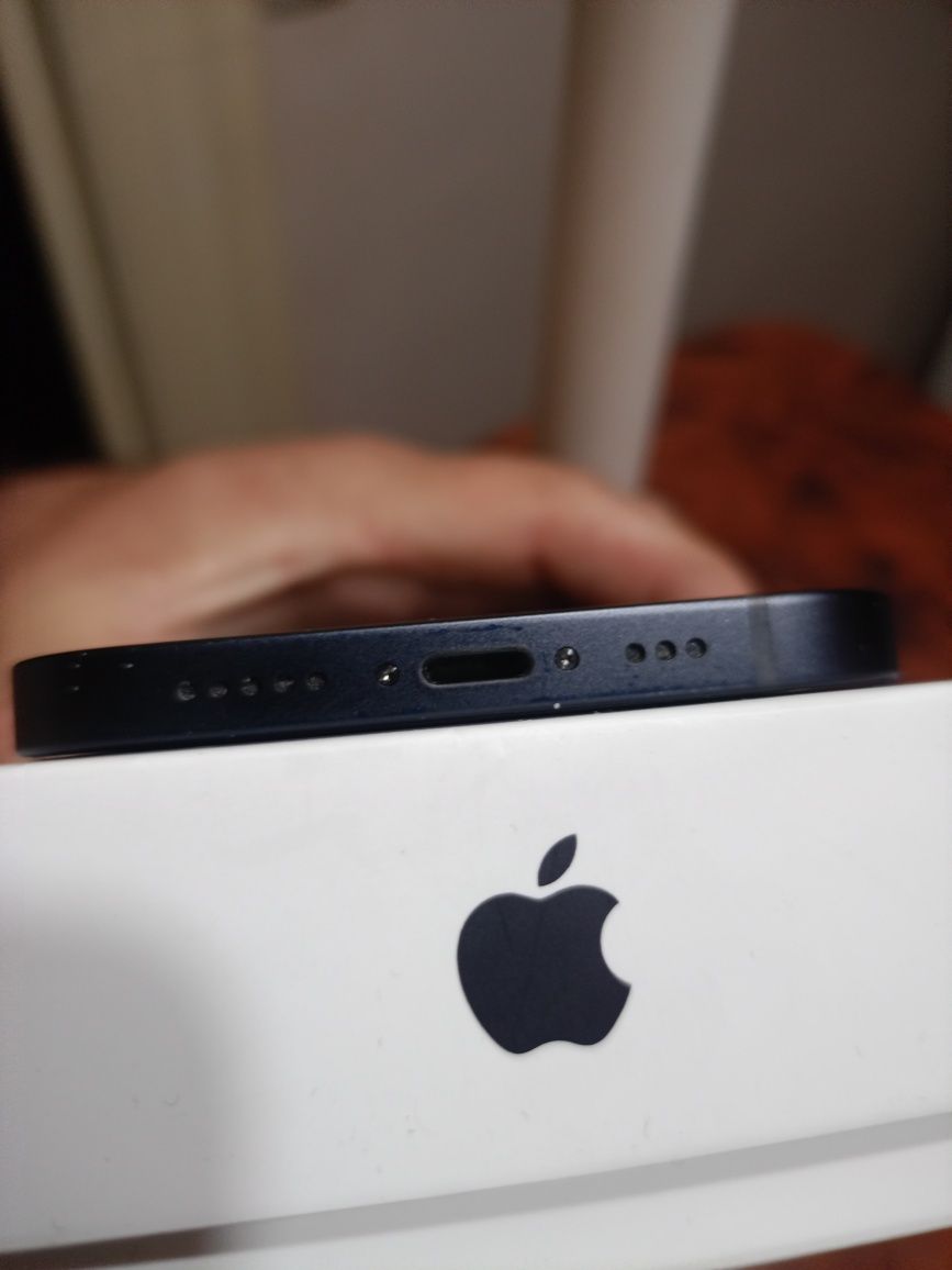 Телефон iPhone 12
