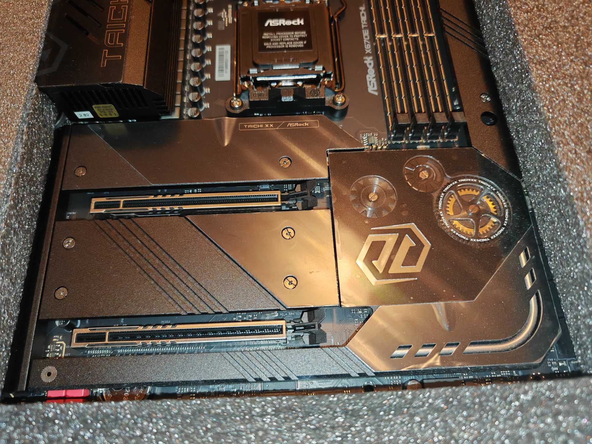 НОВА ! Дънна платка ASRock X670E Taichi AM5