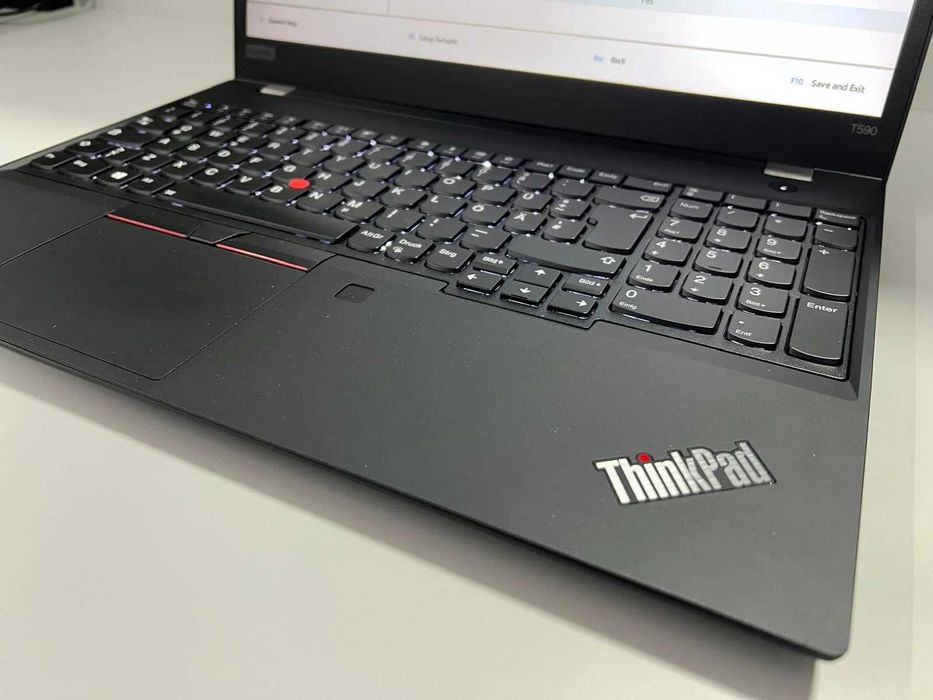 Laptop SH Lenovo T590 15.6″ i7-8665U 16gb RAM SSD 512 NVME Bat NOUA