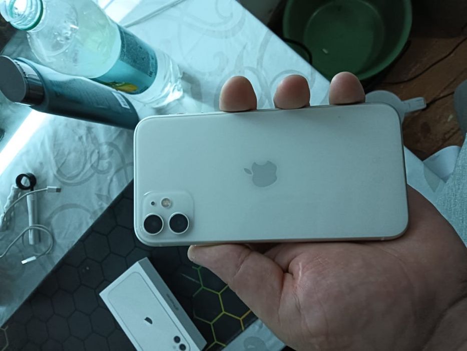 Продам Айфон 11 на 128