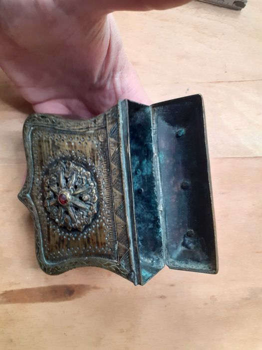 Стара възрожденска паласка фишекчийница барутница бронз