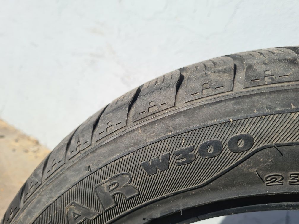 4 бр. зимни гуми 235/55/17 Hankook 5-6 mm DOT 3208