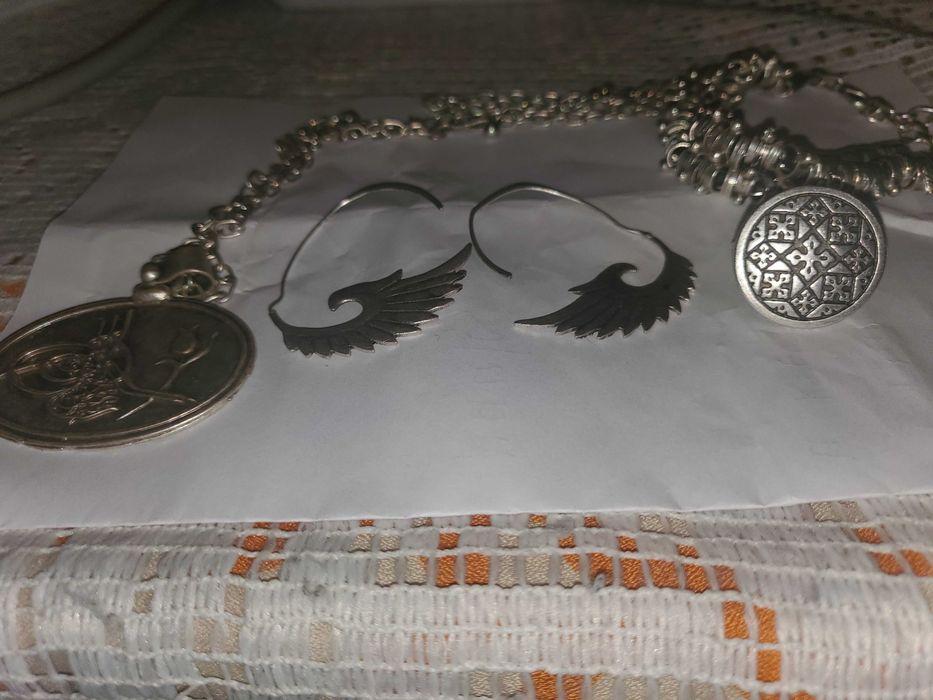 Модерни бижута с орнаменти, колие, пръстен, гривна и обици, чисто нови