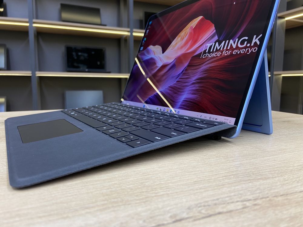 Планшет Microsoft Surface Pro 9 - 3K 120Hz/Core i5-1235U/8GB/SSD256/XE