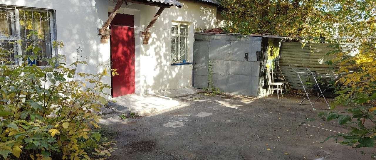 сдам благоустроенную 1 комн. кв-ру барачного типа.