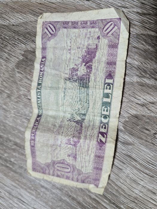 Vând  colecție de banconote vechi romanești