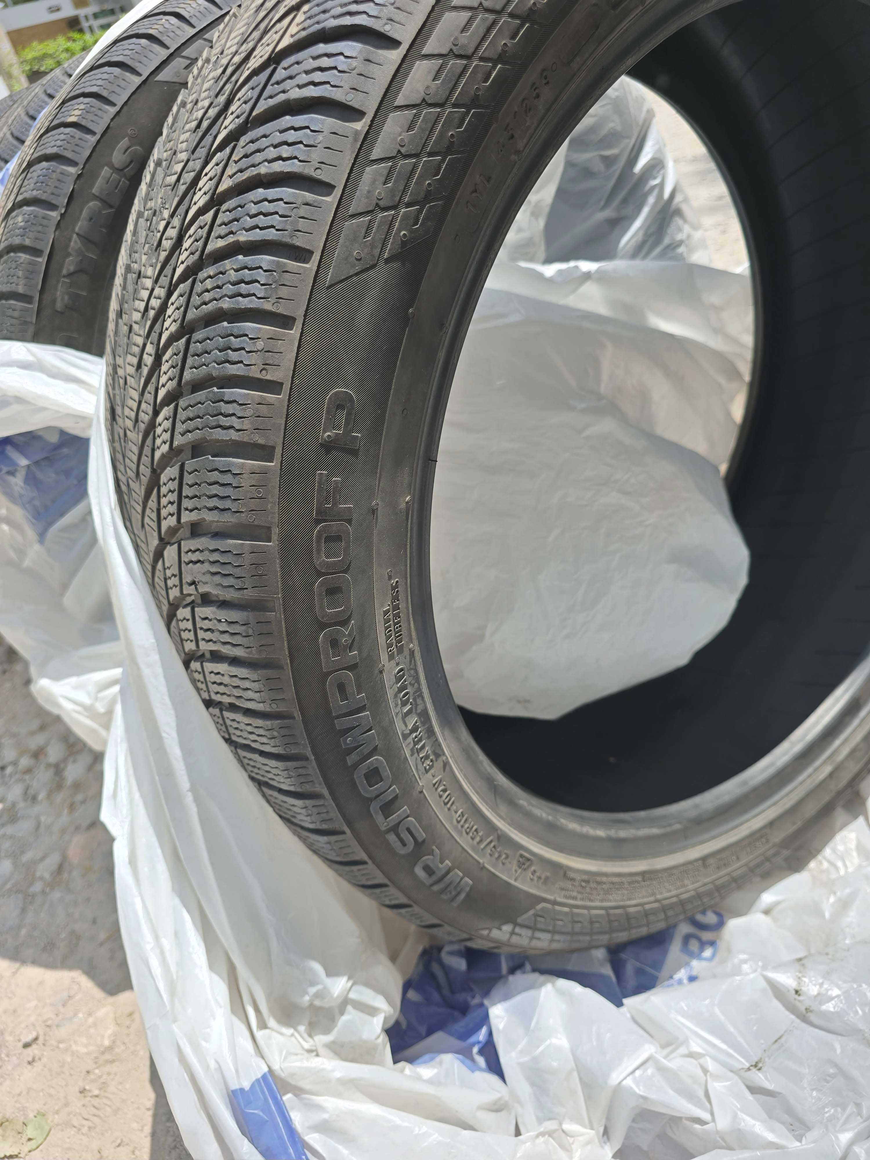 Комплект зимни гуми NOKIAN 245 / 45 R19 DOT4222