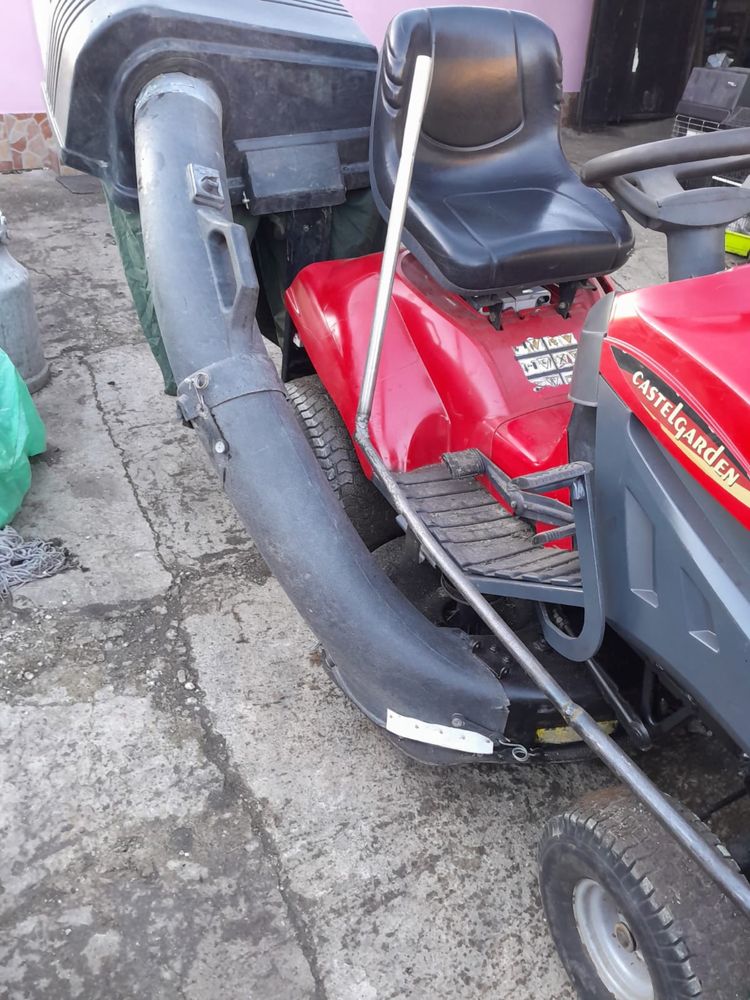 Vand tractoras de taiat iarba cu lama honda