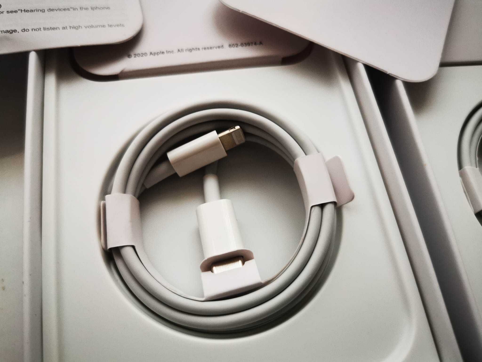 CUTIE goala Apple iPhone 14 PLUS + cablu incarcator + sigiliu + manual