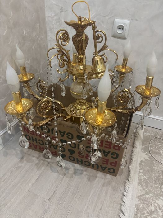 Люстра гостииный б/у