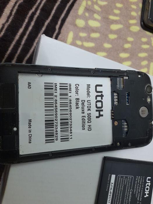 Telefon cu SIM standard Sony Ericsson W395 și Utok 500Q HD