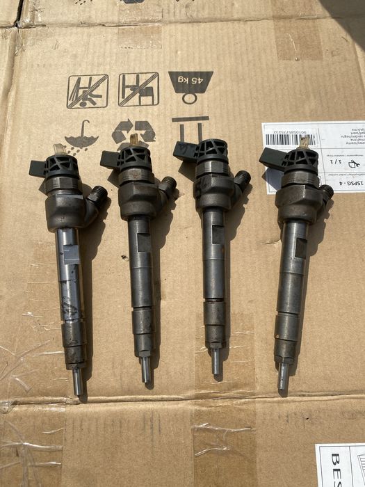 Injectoare  BMW 2.0D seria 3 F30 F35 Pret 400 lei bucata