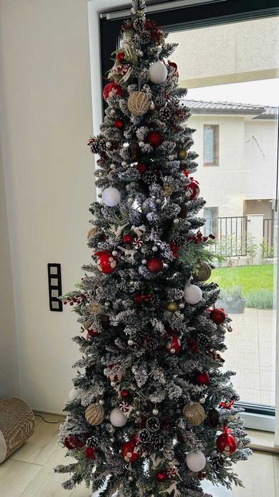 Коледна елха и украси