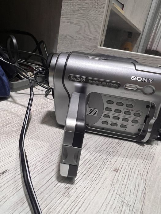 Продаю видеокамеру SONY handycam в новом состоянии очень удобный