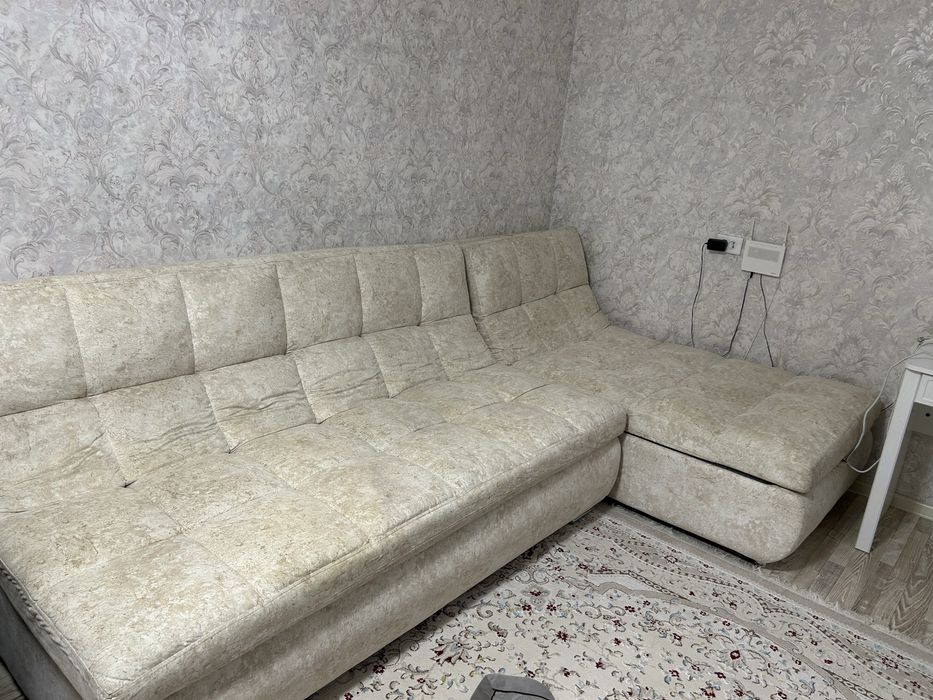 Продам угловой диван в идиальном состгянии!